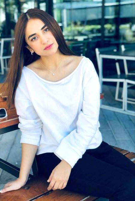 Looking gorgeous ..Yumna zaidi