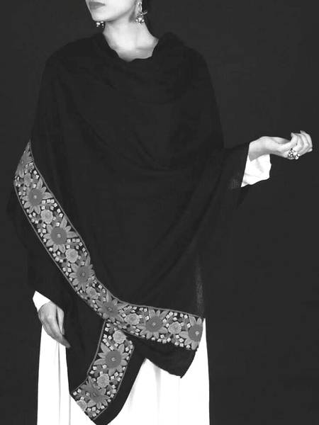 نہ کرو ﺍﺏ ﺗﻢ ﻧﺒﺎﮦ کی باتیں....
تم کو اے مہرباں دیکھ لیا....💕M@hi💕💕
