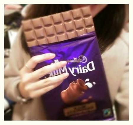 😊اس وقت ہم کسی کے بھی نہیں ہوتے 
😍جب ہم چوکلیٹ🍫 کھا رہے ہوتے ہیں