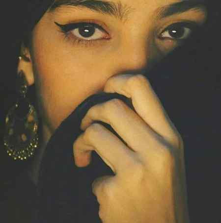 تنہا زندگی کا بھی اپنا ہی مزہ ہے 
نہ کسی کے آ نے کی خو شی نہ کسی کے جا نے کا غم۔