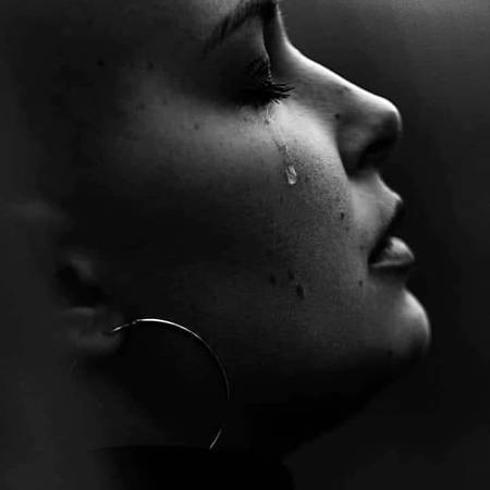 ﺁﺧﺮِ ﺷﺐ ﺗﮏ ﺩﯾﮑﮭﮯ ﮐﯿﺎ ﮐﯿﺎ ﮨﻨﺴﺘﮯ ﺧﻮﺍﺏ
ﺁﻧﮑﮫ ﮐﮭﻠﯽ ﺗﻮ ،،،،، ﺭﺧﺴﺎﺭﻭﮞ ﭘﺮ ﺁﻧﺴﻮ ﺗﮭﮯ