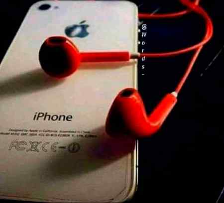 چلو آٶ کبھی ٹوٹی ہوٸ چوڑی کے ٹکرے سے 
🍂🍁🍂🍁🍂🍁
وہ بچپن کی طرح پھر سے محبت ماپ لیتے ہیں
🍂🍁🍂🍁🍂🍁