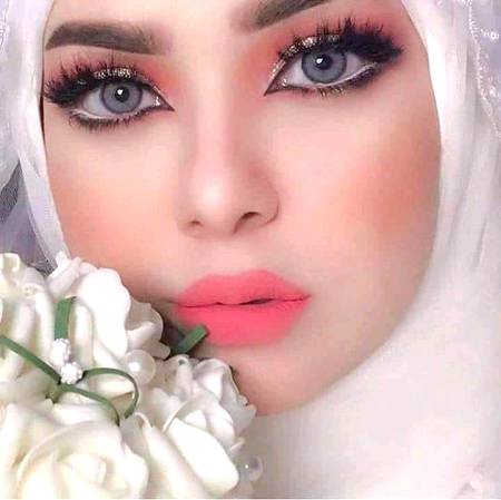 کاغذی پھولوں کا گلدان مہک اُٹھتا تھا،
پھر وہاں سے تیری تصویر ہٹا دی ہم نے!