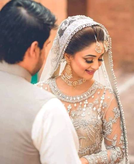 🌛اس نے پوچھا چاند خوبصورت ھے🌜
💝یا   میرا   عشق💝میں نے کہا میں...نہیں جانتا مگر‼️
👩❤️💋👨تم کو  دیکھتا  ھوں👩❤️💋👨 چاند.....بھول....جاتا ھوں اور
🌛چاند کو دیکھتا ھوں تو تم یاد آتی ھو❤️
Hero