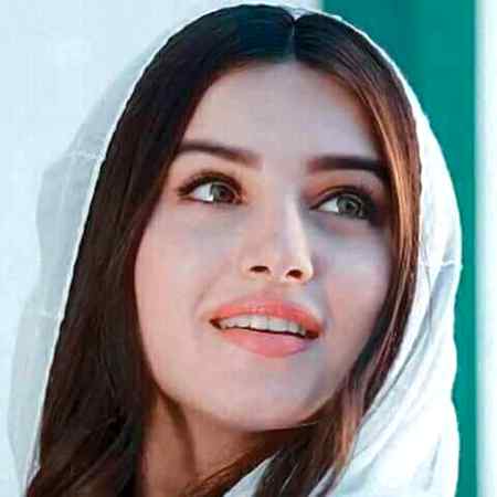 تیرے جانے سے کچھ نہیں بدلا🥨
حلوہ پوری اب بھی بنتی ہے۔۔🍲🥘
پر اب جب بھی کچن میں جاتی ہوں🥟
کیسٹ “ نصرت فتح “ کی چلتی ہے۔۔ 🥀💃🕺👴🧓