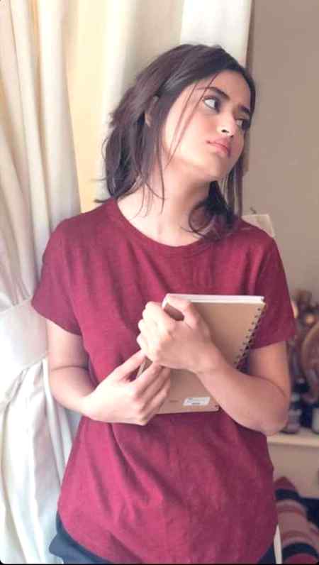 Muj py jo guzri so guzri. .. magr... ma apny bachon ko kbhi muhbt ki ijazt nh don gi. ..😏😏