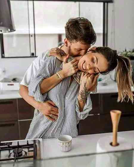 ❤🌹🍷🌷Har kadam Har pal saath hai,
Dur hokar bhi hum aapke pass hai,
Aapko ho na ho par hume aapki kasam,
Aapki kami ka har pal ehsaas hai.🌹🍷🌷❤