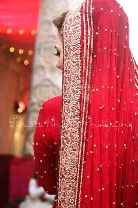 اظہار محبت کی غذا ہے لہذا محبت کو زندہ رکھنے کے لیئے " اظہار " کرتے رہیئے ۔ ورنہ محبت کے فاقے صرف محبوب کے بدلتے روئیے کا باعث ہی نہیں بنیں گے بلکہ دھیرے دھیرے محبت کی روشنی بھی ماند کر دیں گے ۔ مطلب محبت کو زندہ رکھنا ہے تو اظہار کرنا ہو گا اور بار بار کرنا ہو گا.
