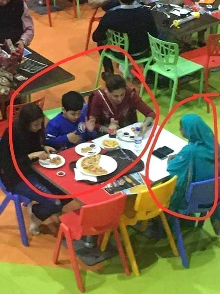 🥀
اچھے کپڑے،اچھا کھانا، مہنگی جوتی، اچھا گھر 
کالے دل، گھٹیا سوچ، سستے شوق، منافق لوگ!😔Chaand🙏😥