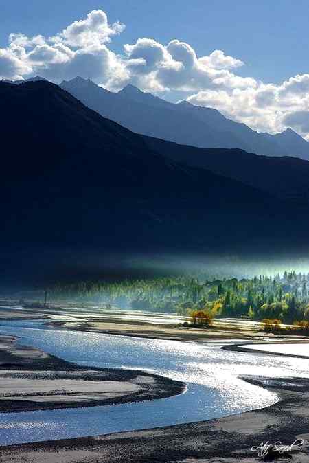 Marvelous photo for the human eye, Indus river Khaplu pakistan
