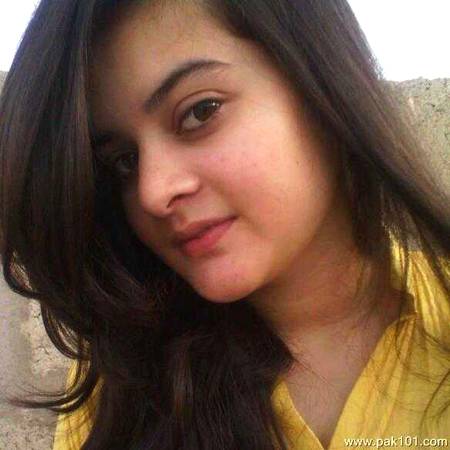 Guess who's she😌😌 tell me name...