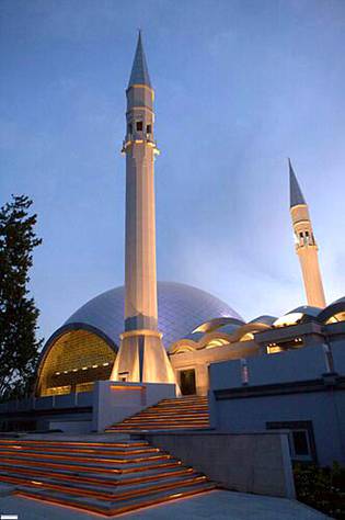 Sakirin Mosque in Istanbul turkey.opened in 2009__1,000 square meters in area.it has two Minarets,each 35 meters high,and a dome of aluminum composite💕💕