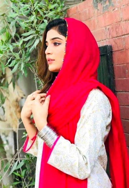 نشے میں چُور لگتی ہوں 🙈✨ 

سرخ پہنو تو دُلہن سفید پہنو تو حور لگتی ہوں💯🙊

🔥🍁🍂