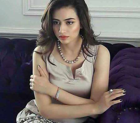 ناراض ناراض سے لگتے ہو کوئی ترکیب بتاؤ منانے کی۔۔۔
ہم زندگی امانت رکھ دیں گے تم قیمت بتاؤ مسکرانے کی۔۔۔🔥 like 🔥
