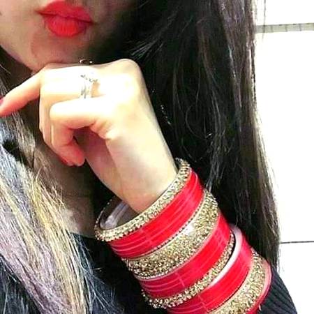 ہاتھوں کی ہیر پھیر سے ٹوٹ نہ جائیں
محترمہ ! آیا کرو تم ملنے چوڑیاں اتار کر..