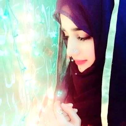 گُــزر گیا کــوئی پہچـــانتا ہوا مجھ کو 
پرانی یادوں کی شمعیـں پسِ نقاب لئے