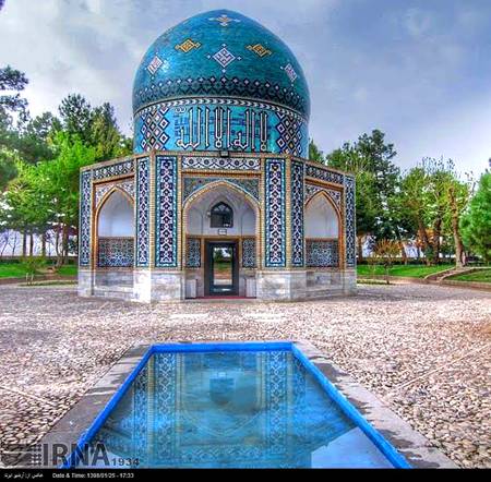 تم کسی سمت سے بھی آ جانا
میرے چاروں طرف محبت ھے