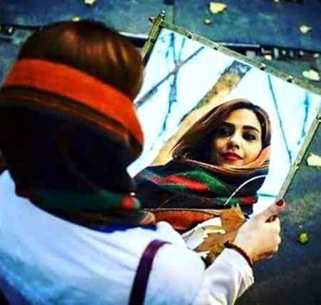 سمجھدار ہے وہ لڑکی..
جو شیشہ تو دیکھے پر شیشے میں نہ اُترے... ☺️☺️