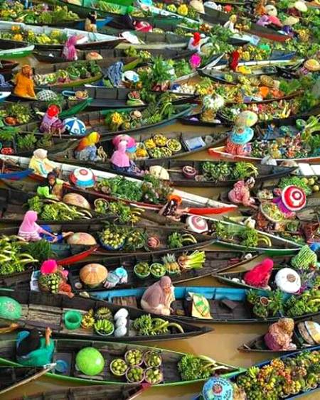 Floating Market Indonesia
