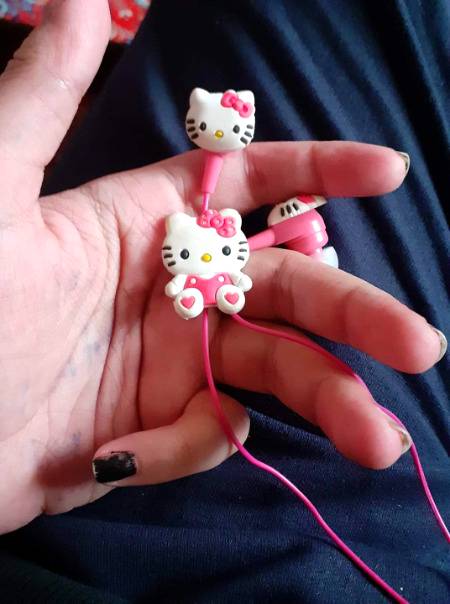 Yall look at moi new kitty earphones *~*