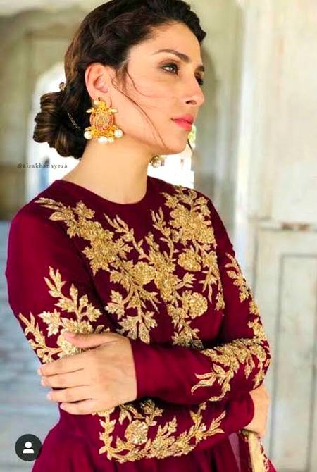 ہمارے شوق انوکھے ہیں مزاج اپنا نرالا ہے..
غموں کو دل میں رکھتے ہیں خوشی خیرات کرتے ہیں
😍😍😍😍