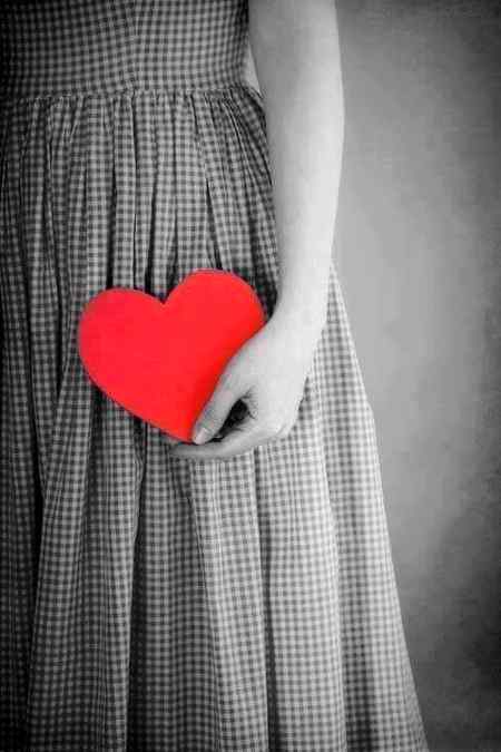 صاحب! مدد کریں،  کہ مصیبت کا ہوں شکار 
سینے میں ایک دل تھا، مجھے مل نہیں رہا