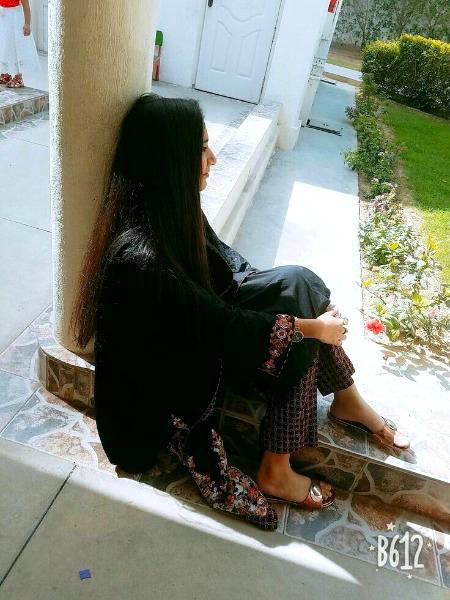 روٹھا ہوا ہے مجھ سے اس بات پہ زمانہ شامل نہیں ہے میری فطرت میں سر جھکانہ.💔
Um e Hani Rajpoot