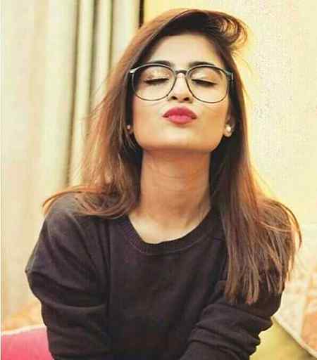 DoSt ma khud bnati hon...dushmn personality dekh kr ban jaty hain..😉😍😛