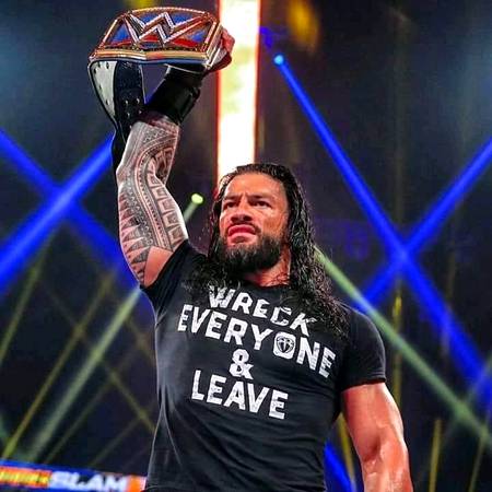 New Universal Champion Roman Reigns 🙏❤
Are you happy guys💔🕷