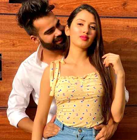 مجھے تیرا ساتھ زندگی بھر نہیں چاہئے بلکہ ❤❤
جب تک تو ساتھ ہے تب تک زندگی چاہئے ❤❤