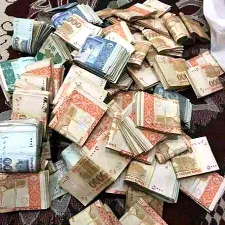 Sending by fareed ahmed shaikh ye lo eiddi bad me nai bolna mujhe nai mili