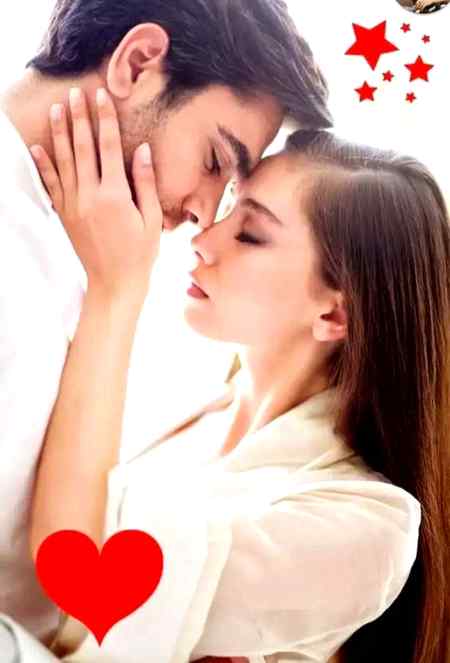 کبھی یوں بھی آمیرے روبرو 
   تجھے پاس پا کے میں رو پڑوں 
  
    مجھے منزلِ عشق پہ ہو یقیں 
   تجھے دھڑکنوں میں سناکروں  

   کبھی سجا لوں تجھکو آنکھوں میں
    کبھی تسبیحوں میں پڑھا کروں 

    کبھی چوم لوں تیرے ہاتھوں کو
    کبھی تیرے دل میں بسا کروں 
 
    کبھی یوں بھی آ میرے روبرو 
   تجھے پاس پاکے میں رو پڑو....
