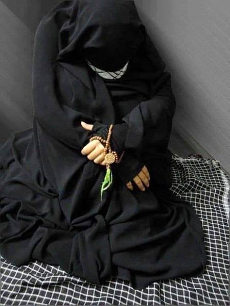 حجاب یا نقاب آپ کی پارساٸی ثابت کرنے کےلیے نہیں ہیں - بلکہ یہ اس بات کی دلیل ہیں کہ آپ نے قرآن کی ایک آیت کو تھام رکھا ہے بس!🍂