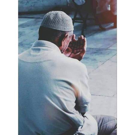 اور اللہ جسے چاہے اپنے عشق میں
 مبتلا کر کے سنوار دے .❤🙂