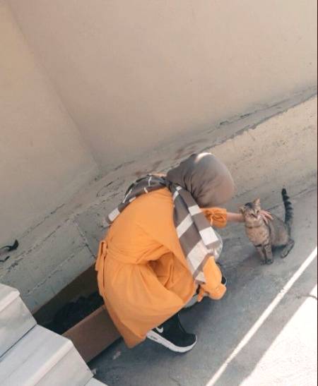 لڑکوں کے ساتھ فضول ٹائم پاس کرنے سے اس کی دوستی اچھی ہے