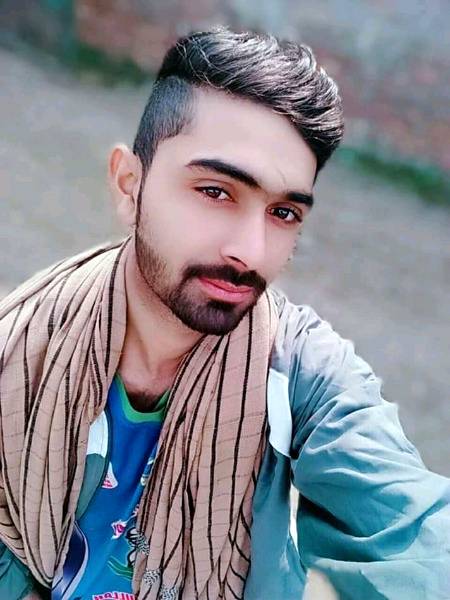 ہم جسے تنہا لوگوں کا جینا کیا اور مرنا کیا اے صنم
آج اپنے گھر سے نکلے ہیں کل دنیا سے نکل جائیں گے