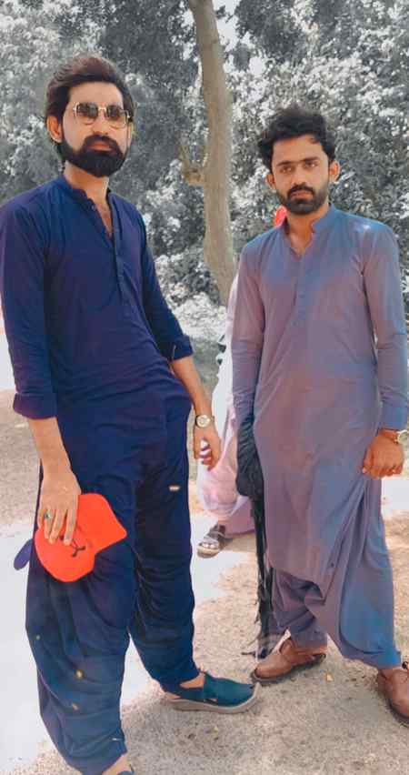 Dmadam side 👈py Jo Mera fn 😍bna klh tk fn tha aj wohi ansan Mera bhot pyara dost 🤝bngya Hy humari new pic 😍 me or Mera frd moman Ali👬