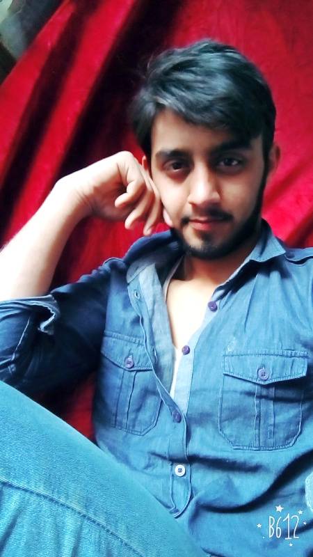 Lehja yar me zehr h bichhu ki trha😏wo muje "ap" to kehti ho magar "tu" ki trha🤨🤟🙏
