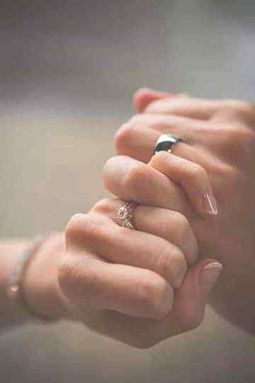 لاکھوں کی گنتی ___ مجھے نہیں آتی...!!
پر ایک دل کی بات ____ تم سے کہوں...!! ❤❤
پانی کا ہر قطرہ __ اگر دعا بن جائے تو...!!
تحفے میں تمہیں سات سمندر دے دوں...!! ❤❤