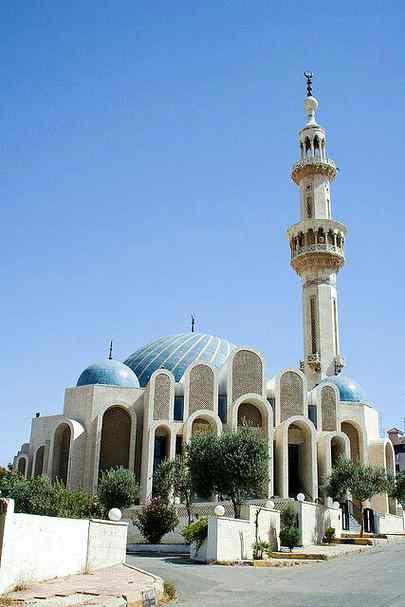 The Masjid Ayesha in Abdoun, Amman Jordan 💕💕