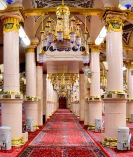 عبادت کرنے والے تو کانٹوں
 پر بھی عبادت کرلیتے ہیں،
 پر میرے اللهﷻ کریم کے گھر
 ویران اچھے نہیں لگتے،
 اللهﷻ کریم مسجدوں کی رونقیں لوٹا   دے