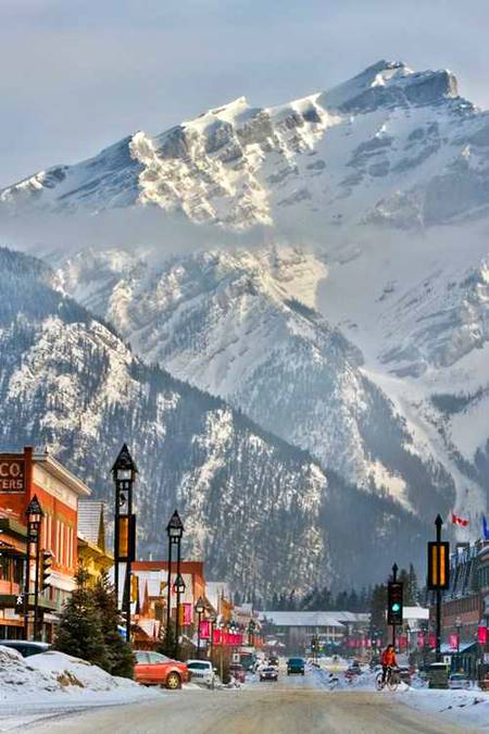 Beautiful pic in winter canada near Alberta 😍