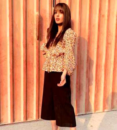 Iqra aziz ..new look kasi ha..like and tell me in cmnt