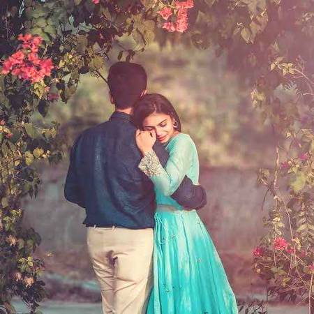 تیری خُوشبو سے سجا ہے یہ میرا شہرِ خیال
شاعری میں جو مہک اُٹھتا ہے ، وە لہجہ تٔو ہے🌺M@hi❤️