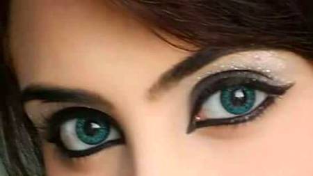 تمہاری راہ میں آنکھیں بچھا کے پھر خیال آیاتمہارے پاٶں نازک ہیں کہں پلکیں نہ چُبھ جاٸیں