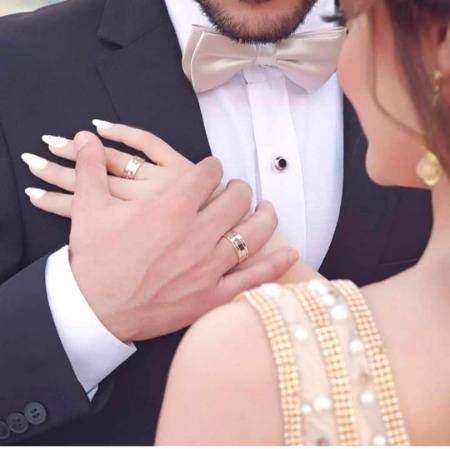 ممکن ہیں زندگی کے معانی کچھ اور بھی 

لیکن مری بساط میں جتنی ہے تجھ سے ہے💞
F💝