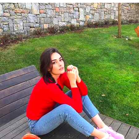 بڑى طلب ہے تيرے دیدار کی ان بے چین نگاھوں کو!!!😍😍🍬
کسى شام چلے آو ان آنکھوں ميں رات کا خواب بن کر!!❤️😘😍🍭