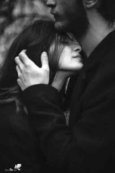تم بھی کتنی سادہ سی ہو بنت حوا
پھر اسکی باتوں میں آجاتی ہو💔🔥