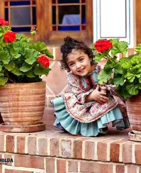 ٹیچر کل سکول کیوں نہیں آئے تھے سٹوڈنٹ بیمار تھا۔۔ 
ٹیچر کل دوائیوں والی پرچی لانا سٹوڈنٹ میں نے دم کروایا تھا