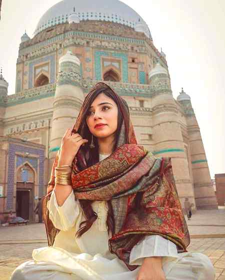 اگر میں آپ کا دل چوری کروں تو ...🙈
مجھے کتنے سال کی سزا ہو گی